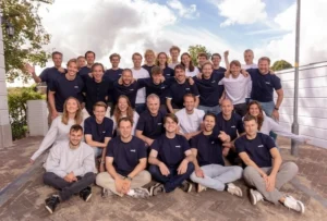Groepsfoto van het team van Edmij